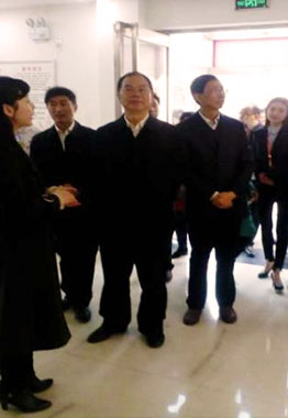 省紀委副書記潘東軍，代表省委省政府來到公司走訪慰問